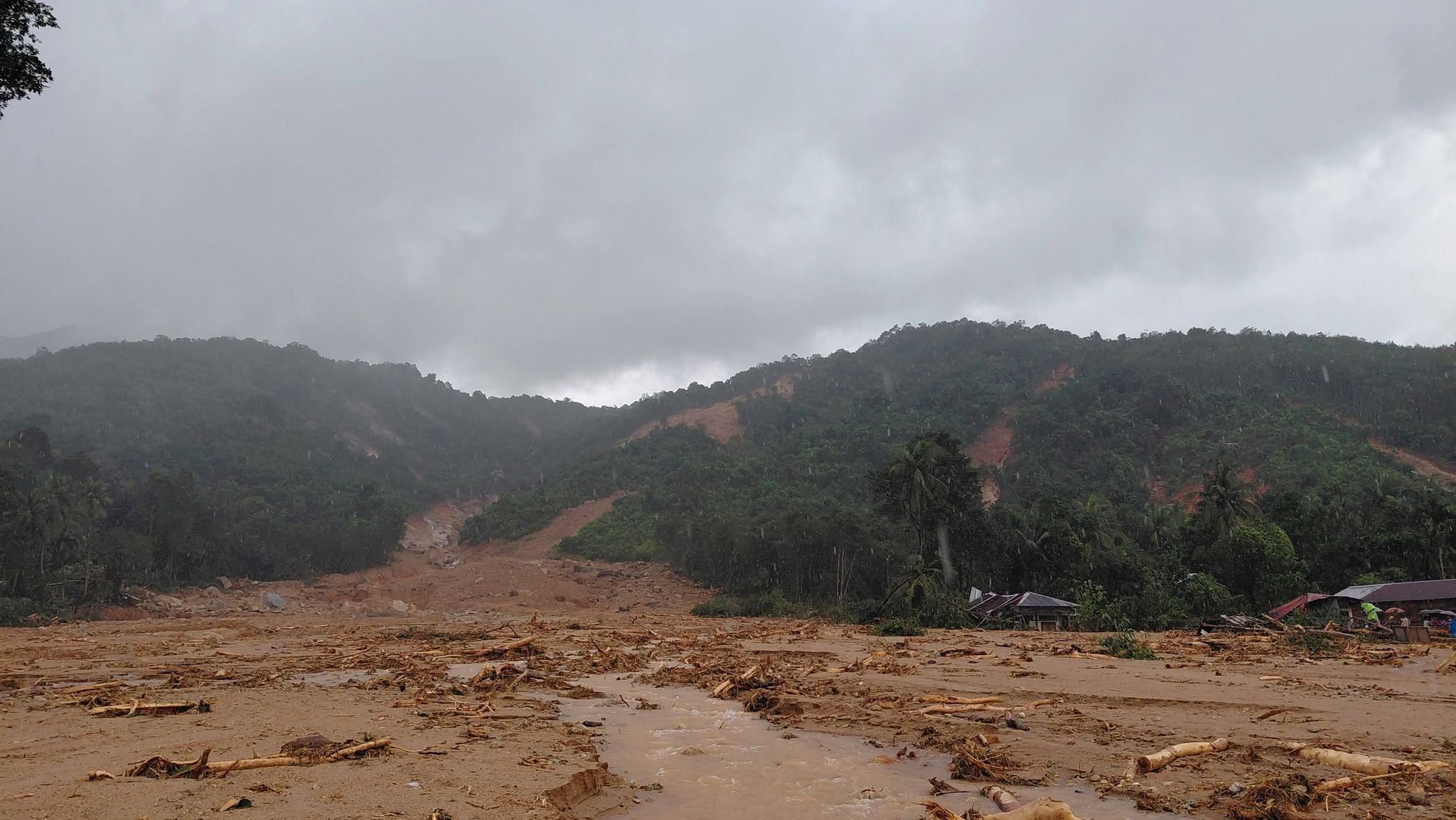 Photo: အရေးပေါ် လူနာကူညီသယ်ဆောင်ရေးအဖွဲ့