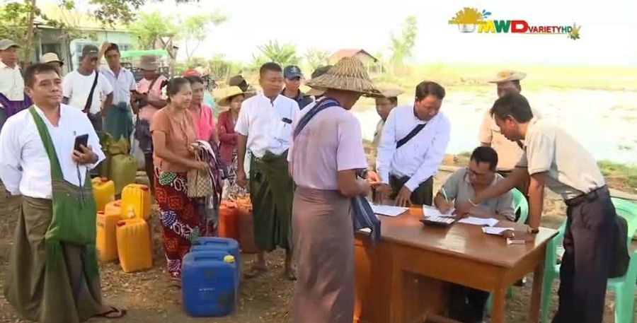   နေပြည်တော်တွင် တောင်သူများကို  စက်သုံးဆီ ၁ ဂါလန်သာရောင်းပေး၊ လူတိုင်းဝယ်မရ