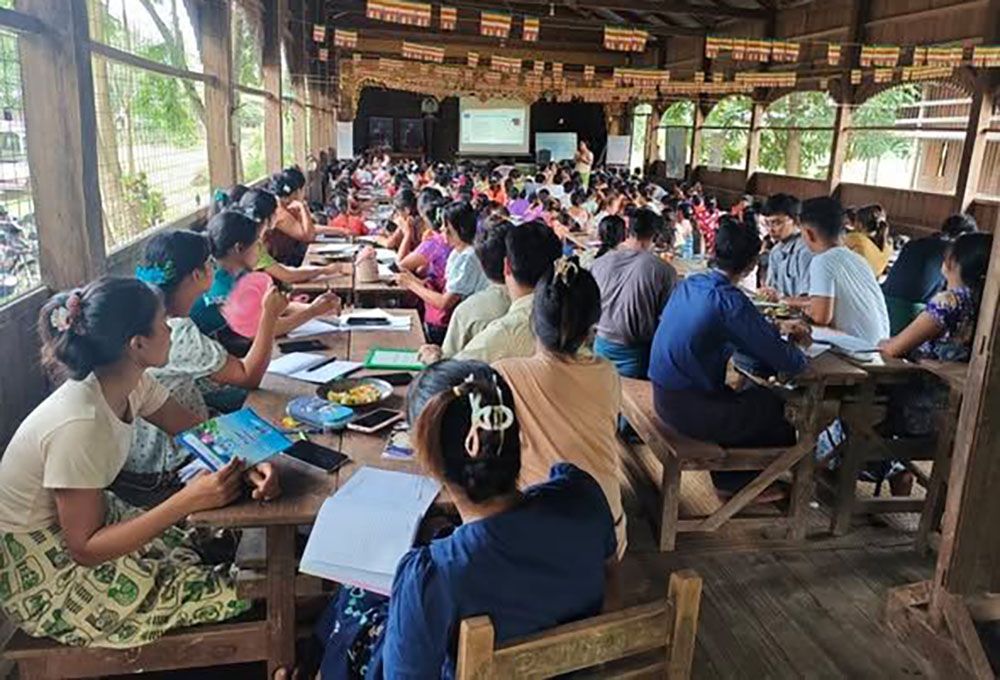 ဂန့်ဂေါတွင် ကြားကာလပညာရေးအတွက် ဆရာ၊ ဆရာမများကို မွမ်းမံသင်တန်းပေးနေစဉ်။ (Photo: ဂန့်ဂေါမြို့နယ် ပညာရေးဘုတ်အဖွဲ့)