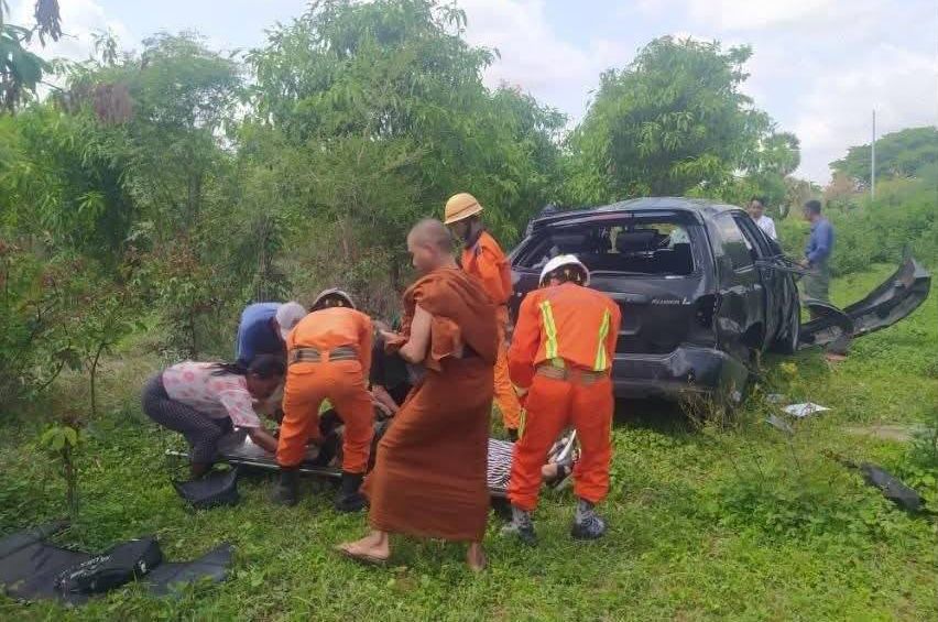 ရန်ကုန်-မန္တလေး အမြန်လမ်းတွင် အိမ်စီးကားမှောက်ပြီး ၂ ဦးသေဆုံး၊ ၄ ဦး ဒဏ်ရာရ