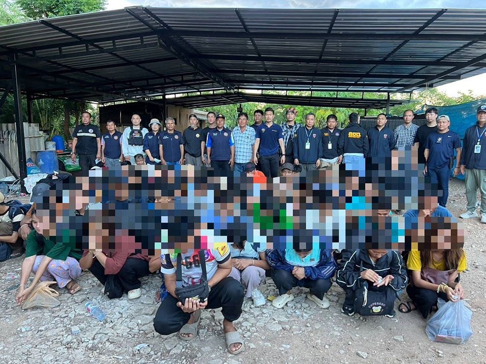 ကန်ကျနပူရီတွင် ဖမ်းဆီးခံရသည့် မြန်မာနိုင်ငံသားများ။ (Photo: Kanchanaburi News)