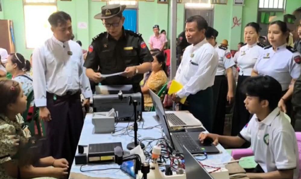 လဝကရုံးများတွင် ပွဲစားခ အဆမတန်ပေးနေရဆဲဟု ပြည်သူများပြော