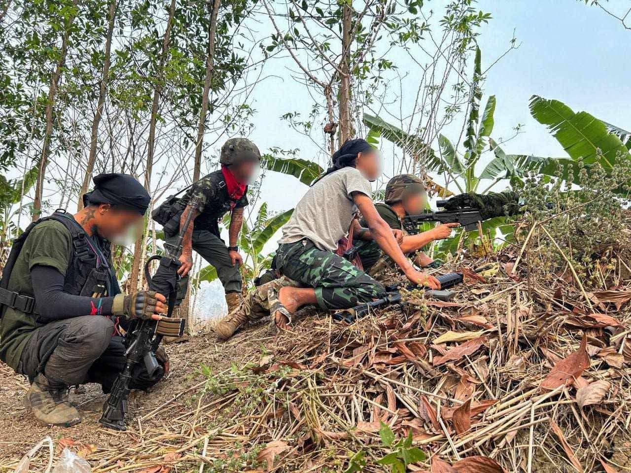 ဝေါလေဗျူဟာ စခန်းသိမ်းတိုက်ပွဲ ပြင်းထန်၊ ကာကင်းများ ထပ်မကျရန် စစ်တပ်က နေ့စဉ်ဗုံးကြဲ
