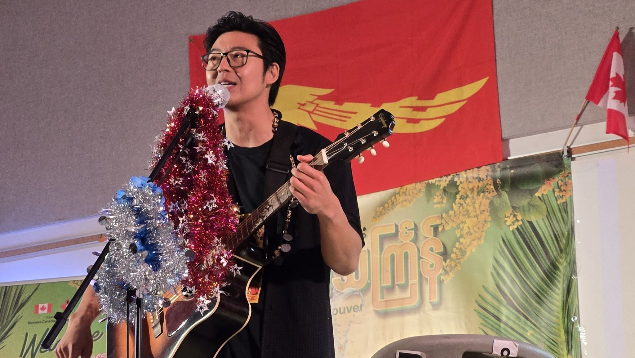 သရုပ်ဆောင်ခါရာပါဝင်သည့် “Proof of life” လှုပ်ရှားမှုနှင့် တော်လှန်သင်္ကြန်ပွဲ ဗန်ကူးဗားတွင် ပြုလုပ် (ဓာတ်ပုံ)