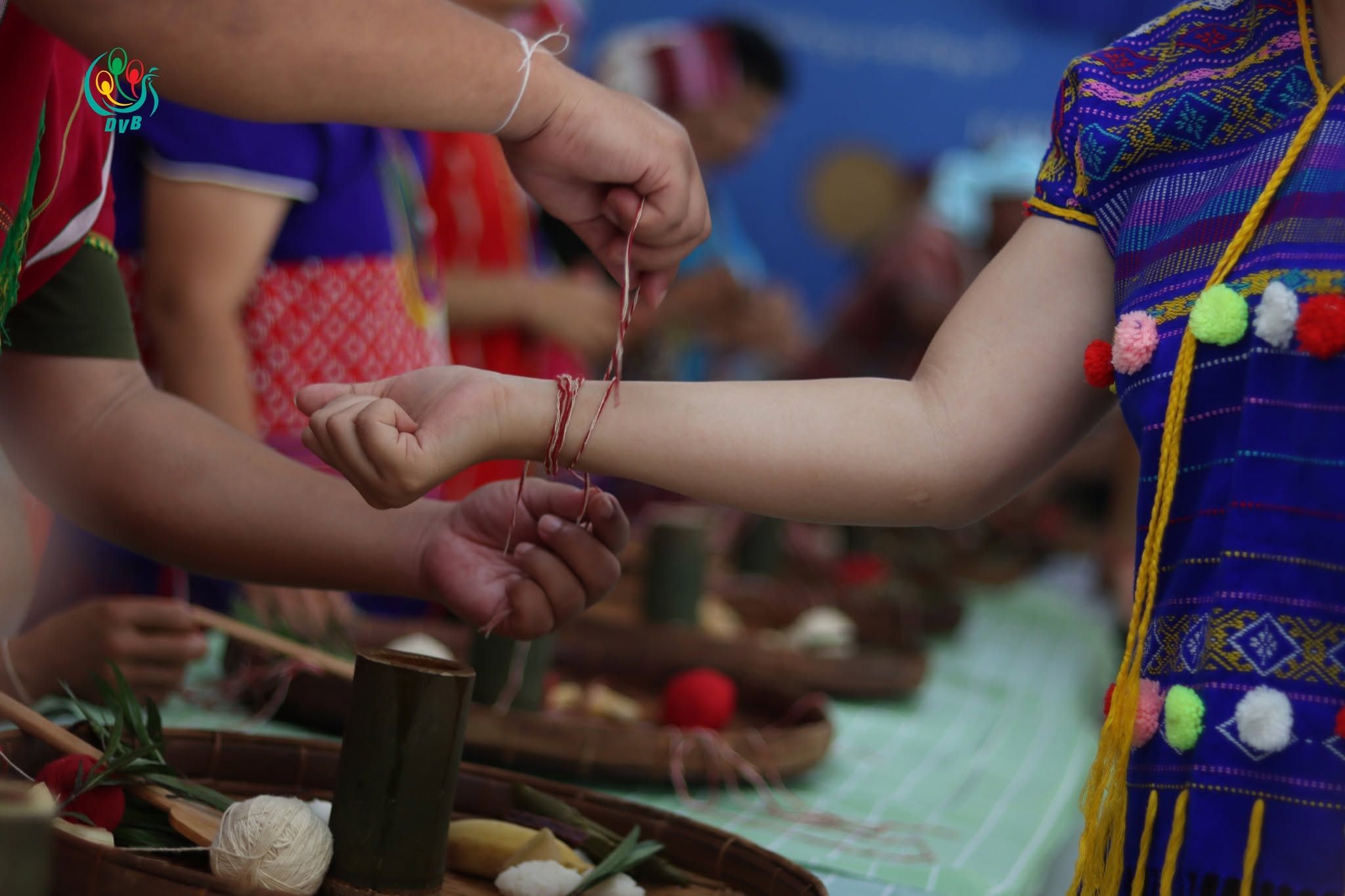 ကရင်ရိုးရာ ချည်ဖြူဖွဲ့မင်္ဂလာပွဲ ချင်းမိုင်တက္ကသိုလ်တွင်ကျင်းပ (ဓာတ်ပုံ) 