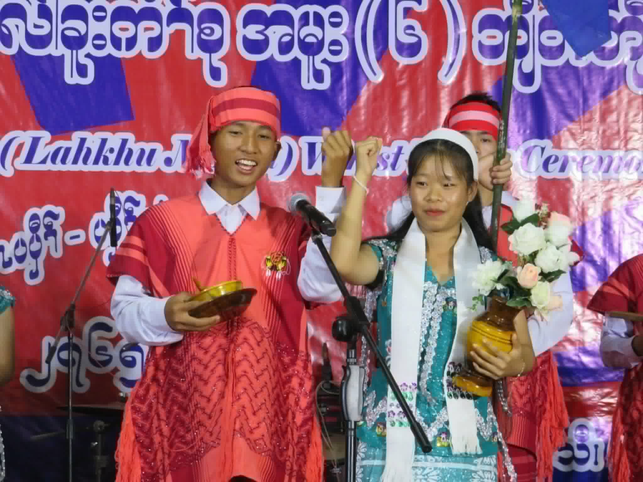 မြဝတီမြို့နယ်၊ သစ်ကတေစံပြကျေးရွာတွင်ကျင်းပသည့် ကရင့်ရိုးရာ လက်ချည်ပွဲ (ဓာတ်ပုံ) 
