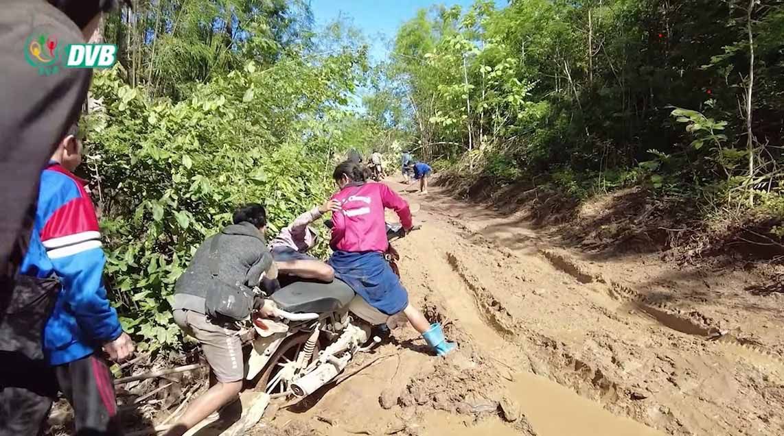 ကရင်နီ စစ်ဘေးရှောင်များ။ (Photo: DVB)