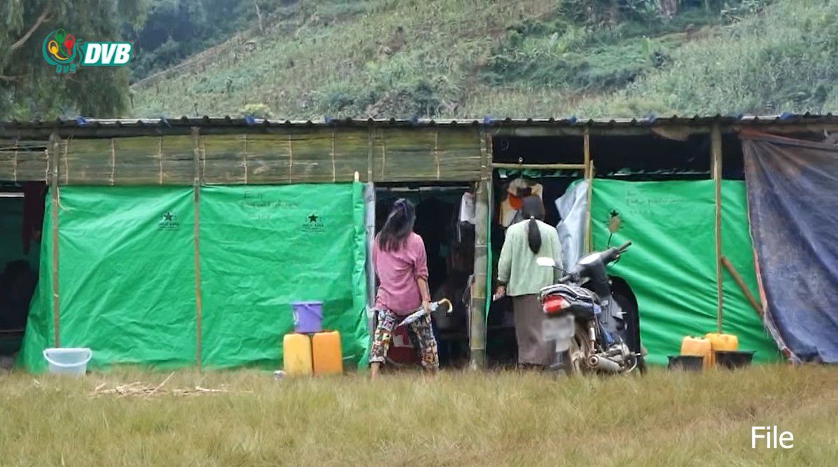 မိုးဗြဲကို ပြန်လာသည့် စစ်ရှောင်များ အိမ်ပြန်ခွင့်မရဘဲ  အကျယ်ချုပ်ပုံစံ ထိန်းချုပ်ခံနေရ 
