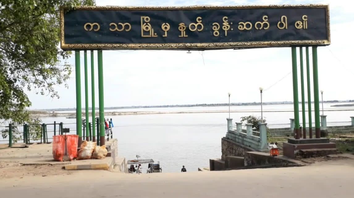 တိုက်ပွဲကြောင့် ကသာ-နဘားလမ်းပိုင်း၌ ကားများပိတ်မိနေ 