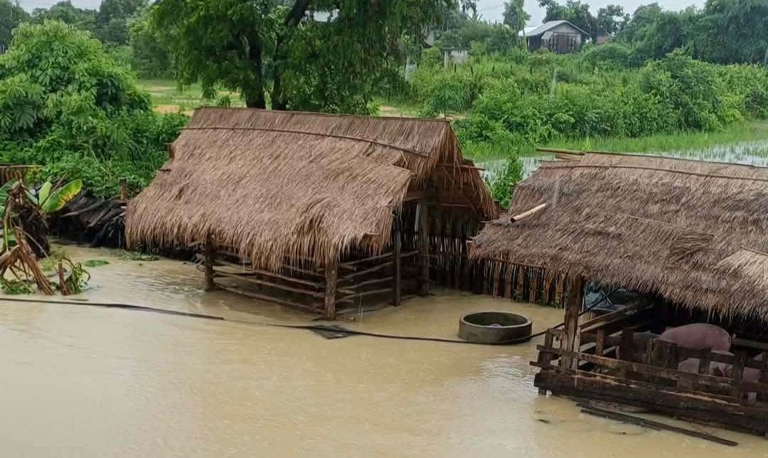ကောလင်းမြို့နယ်က ကျေးရွာ ၁၀၀ ခန့်ရေကြီးနေ