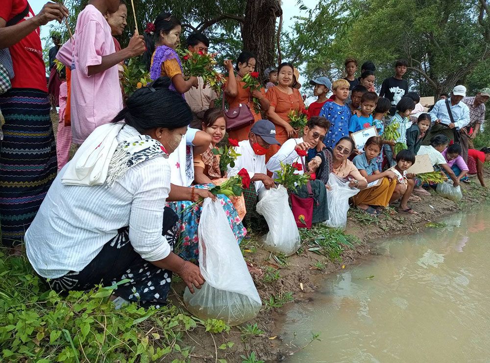 ဒေါ်အောင်ဆန်းစုကြည်နှင့် နိုင်ငံရေးအကျဉ်းသားများ လွတ်မြောက်ရေး ငါးအကောင် ၆,၀၀၀ ကျော်လွှတ် ဆုတောင်း