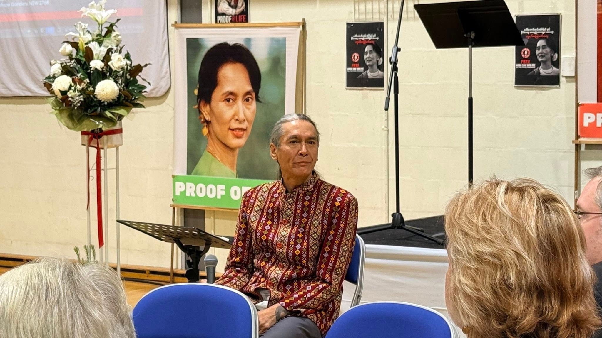 မင်းမော်ကွန်းကို “နေကောင်းလား မေမေ” သီဆိုပေးရန် ကင်မ်အဲရစ် တောင်းဆိုခဲ့