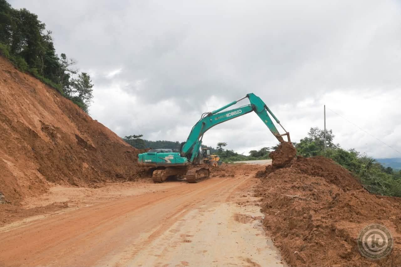 ကွတ်ခိုင်နှင့် ၁၀၅ မိုင်ကြား ပြည်ထောင်စုလမ်းပိုင်းအချို့ မြေပြို 
