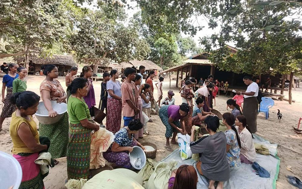 ကျောက်ဖြူဒေသခံ စစ်ဘေးရှောင်များ။ (Photo: ရမ္မာမြီပရဟိတ)