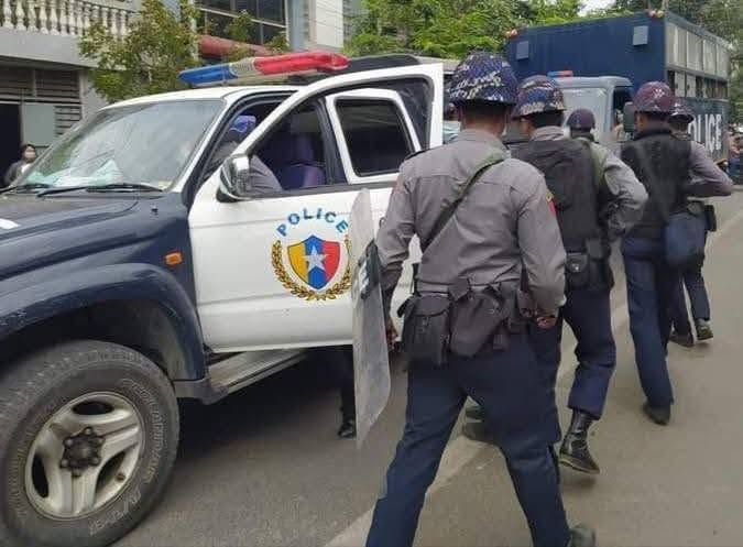 လပွတ္တာရဲမှူး အာဏာအလွဲသုံးစားမှု၊ အမျိုးသမီးများအပေါ် မဖွယ်မရာပြုမှုများဖြင့် စစ်ဆေးခံနေရ 