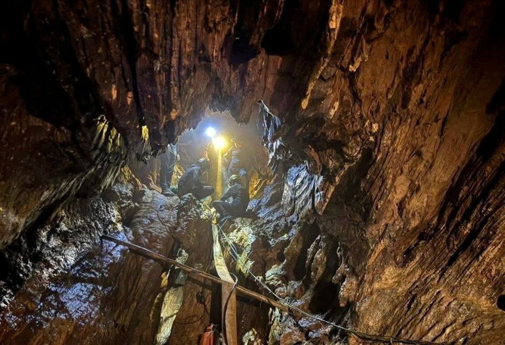 လာအိုဂူတွင်း ပိတ်မိပျောက်ဆုံးနေသူ ၂ ဦးကို ရှာဖွေမှု ရပ်ဆိုင်း