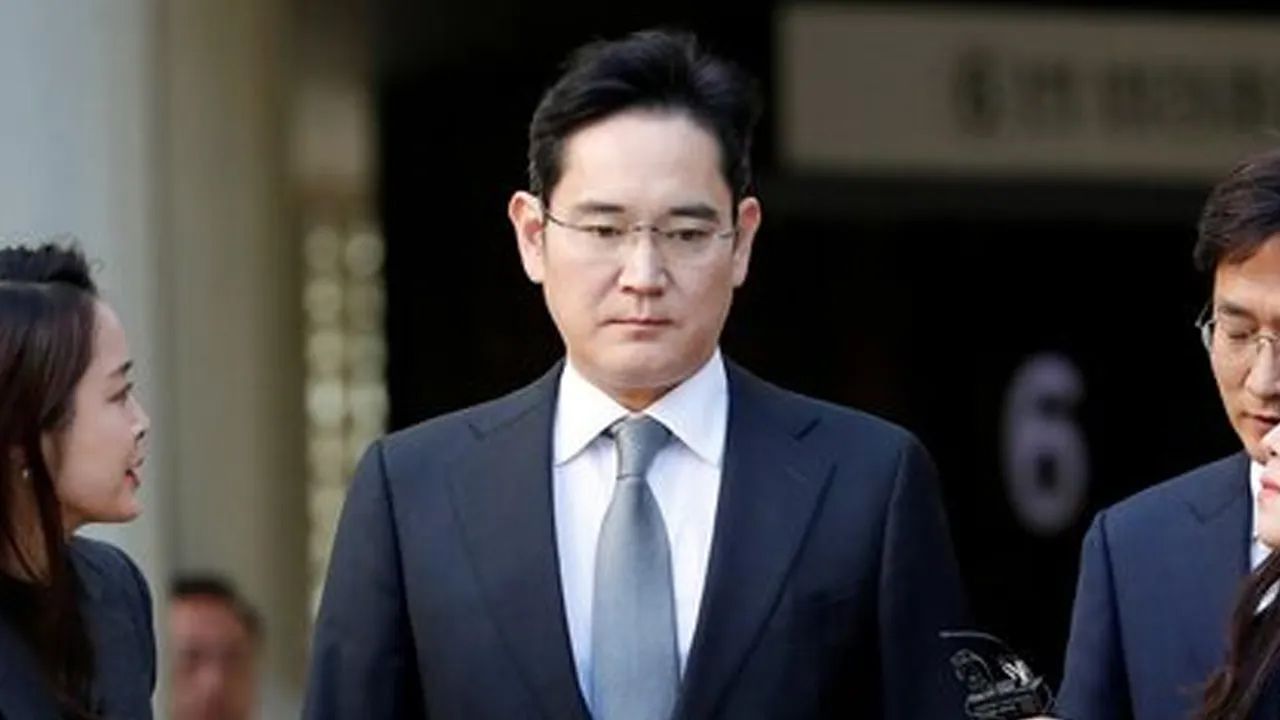 ဆမ်ဆောင်း ပိုင်ရှင်မိသားစုက ဒေါ်လာ ၈ ဘီလီယံ စံချိန်တင်အမွေခွန် ပေးချေ