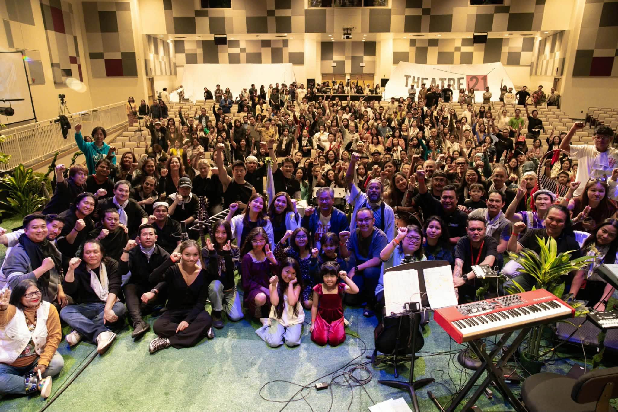 အဆိုတော်လင်းလင်း၏ Theatre 21 Authentic Live Show ပွဲကို Album အဖြစ် ဖြန့်ချိမည် - (ဓာတ်ပုံ) 