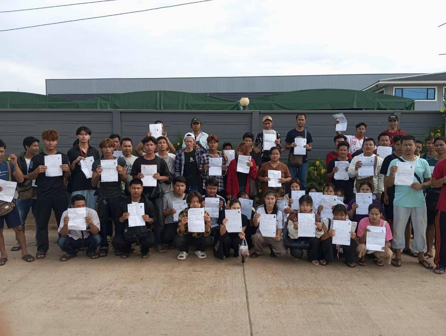 အလုပ်သမားအခွင့်အရေး ချိုးဖောက်ခံရသည့် အလုပ်သမားများ။ Photo: WAG အလုပ်သမား မဟာမိတ်အဖွဲ့