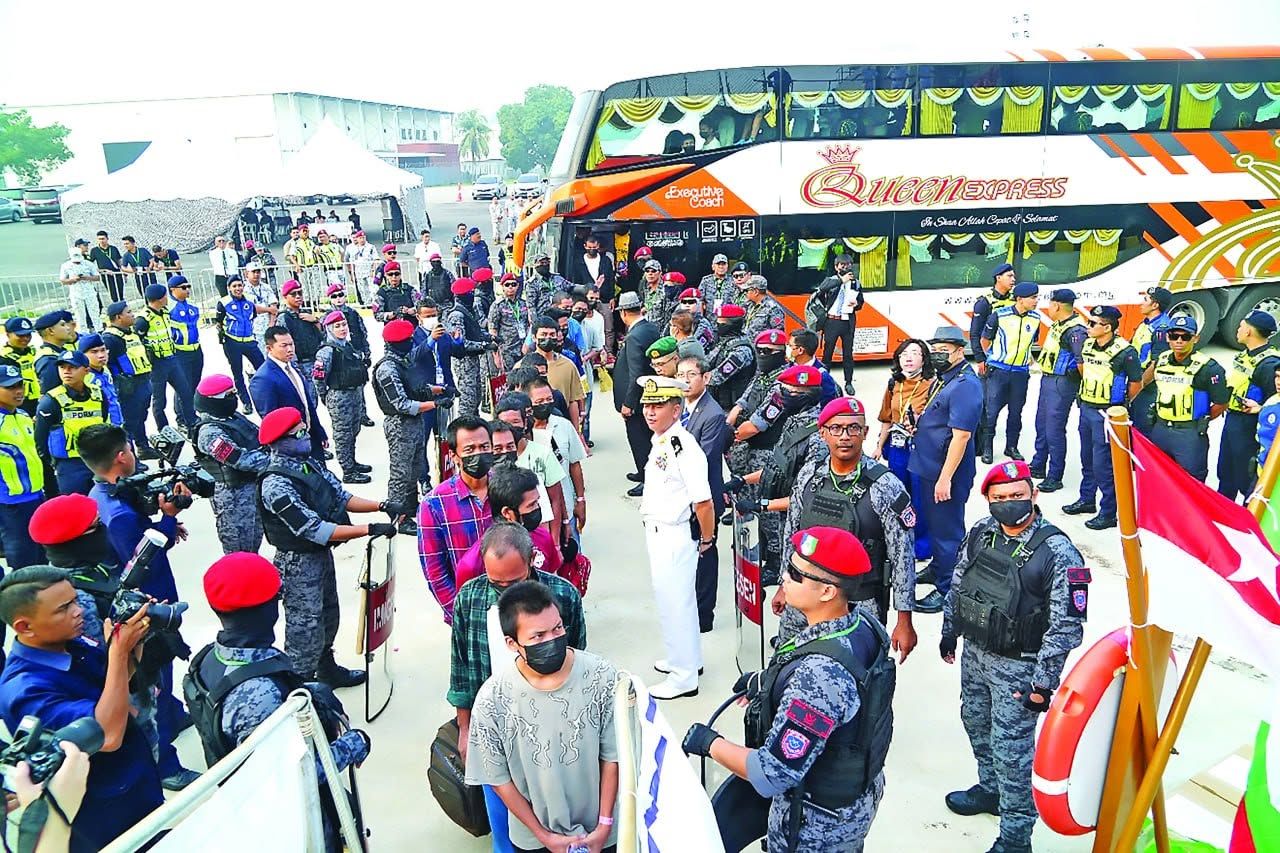 မလေးရှားရောက် မြန်မာများကို ပြည်နှင်ဒဏ်မပေးရန် ချင်းလွှတ်တော်က အိတ်ဖွင့်ပေးစာပေးပို့