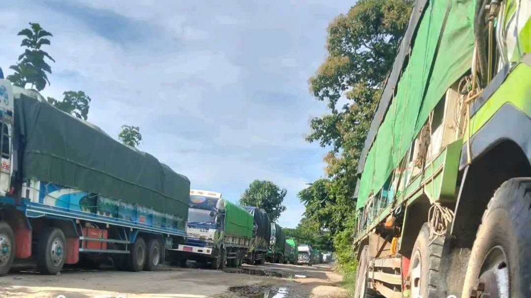 မော်လူး-စီပိန်းလမ်း ၂ လကျော်ပိတ်ထားသဖြင့် ကုန်ကား ထောင်ချီပိတ်မိပြီး ကားသမားများ အခက်ကြုံ 