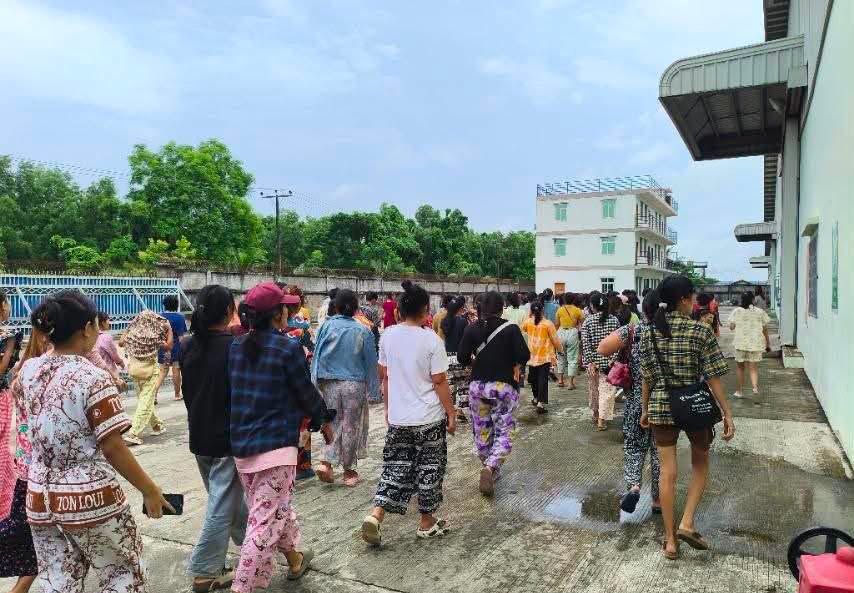 သုံးပွင့်ဆိုင်ယန္တရား အားနည်းမှုကြောင့် အလုပ်သမားများ ပိုမို ဖိနှိပ်ခံနေရ