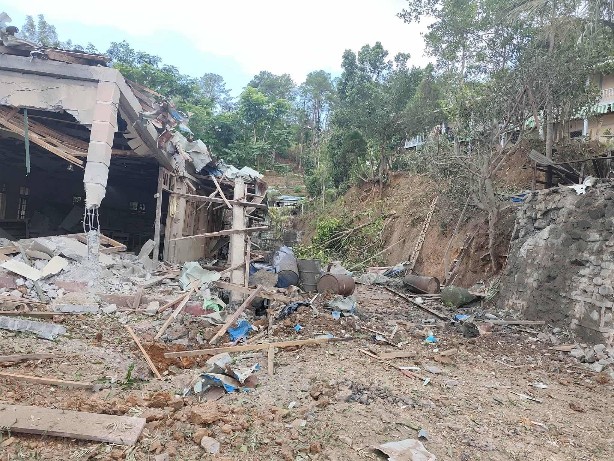 မေ ၁၁ ရက်က မင်းတပ်မြို့နယ် ဗုံးကြဲတိုက်ခိုက်ခံခဲ့ရစဉ်။ (Photo : ချင်းပြည်သူ့အစည်းအရုံး/ ချင်းပြည်သူ့တပ်မတော်)