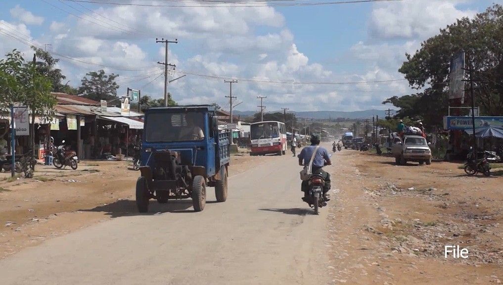 မိုးဗြဲ-ဒီးမော့ဆို လမ်းမကြီးကို ပြန်ထိန်းချုပ်ရန် စစ်တပ်က ပြည်သူ့စစ်အင်အားဖြင့် ပြင်ဆင်နေ