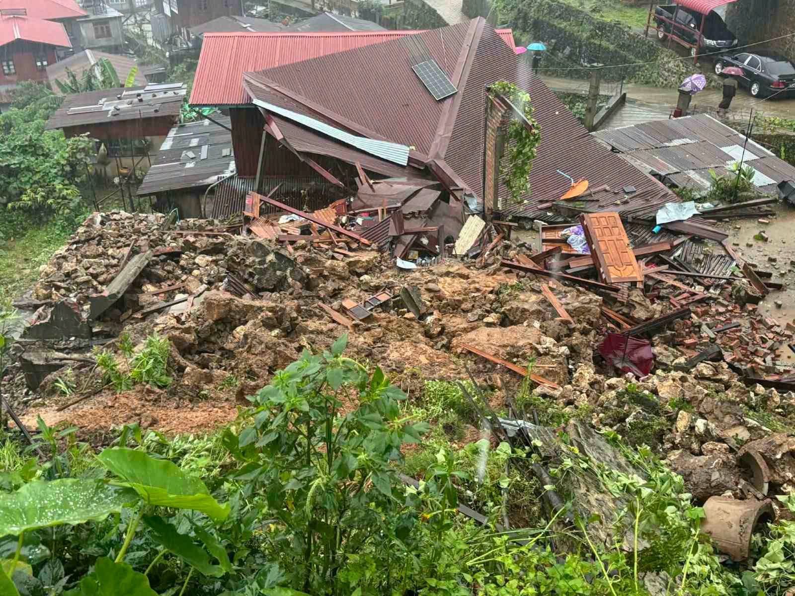 မိုးကုတ်တွင် မိုးသည်းထန်ပြီး တောင်ပြို၊ လူ ၁ ဦး ဒဏ်ရာရ 