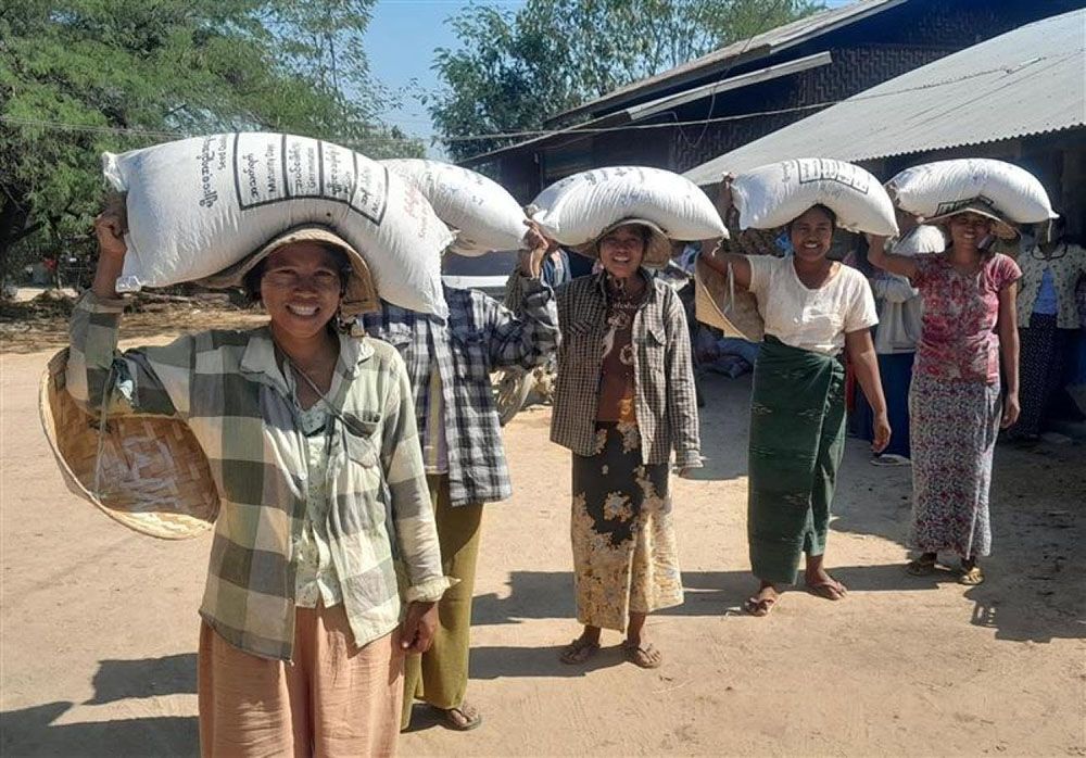 မြန်မာအမျိုးသမီးများ ဝင်ငွေမရ၊ မမျှတသည့်အလုပ် တာဝန်များ ပိုယူနေရ