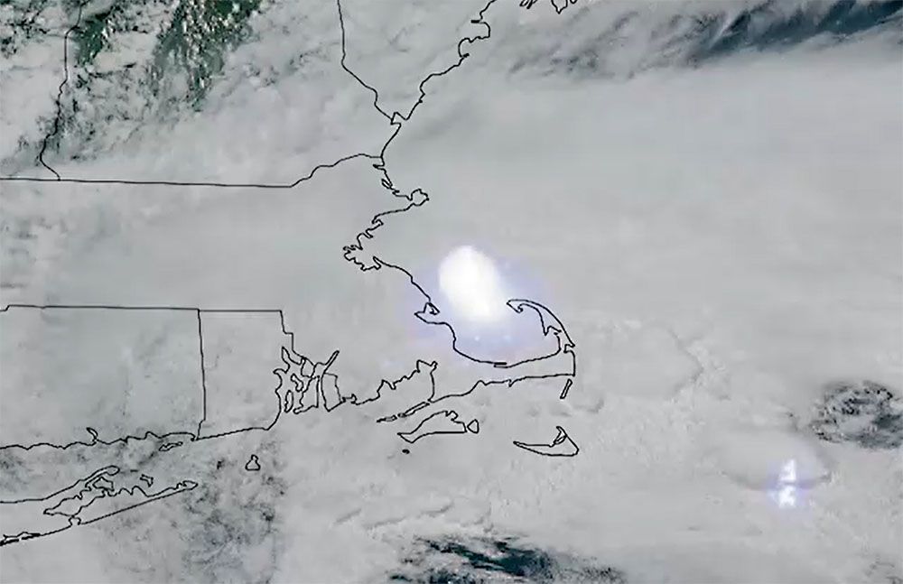 Photo: @STANLEYFUNG4 VIA X / NOAA / CSU/CIRA & NOAA / NASA