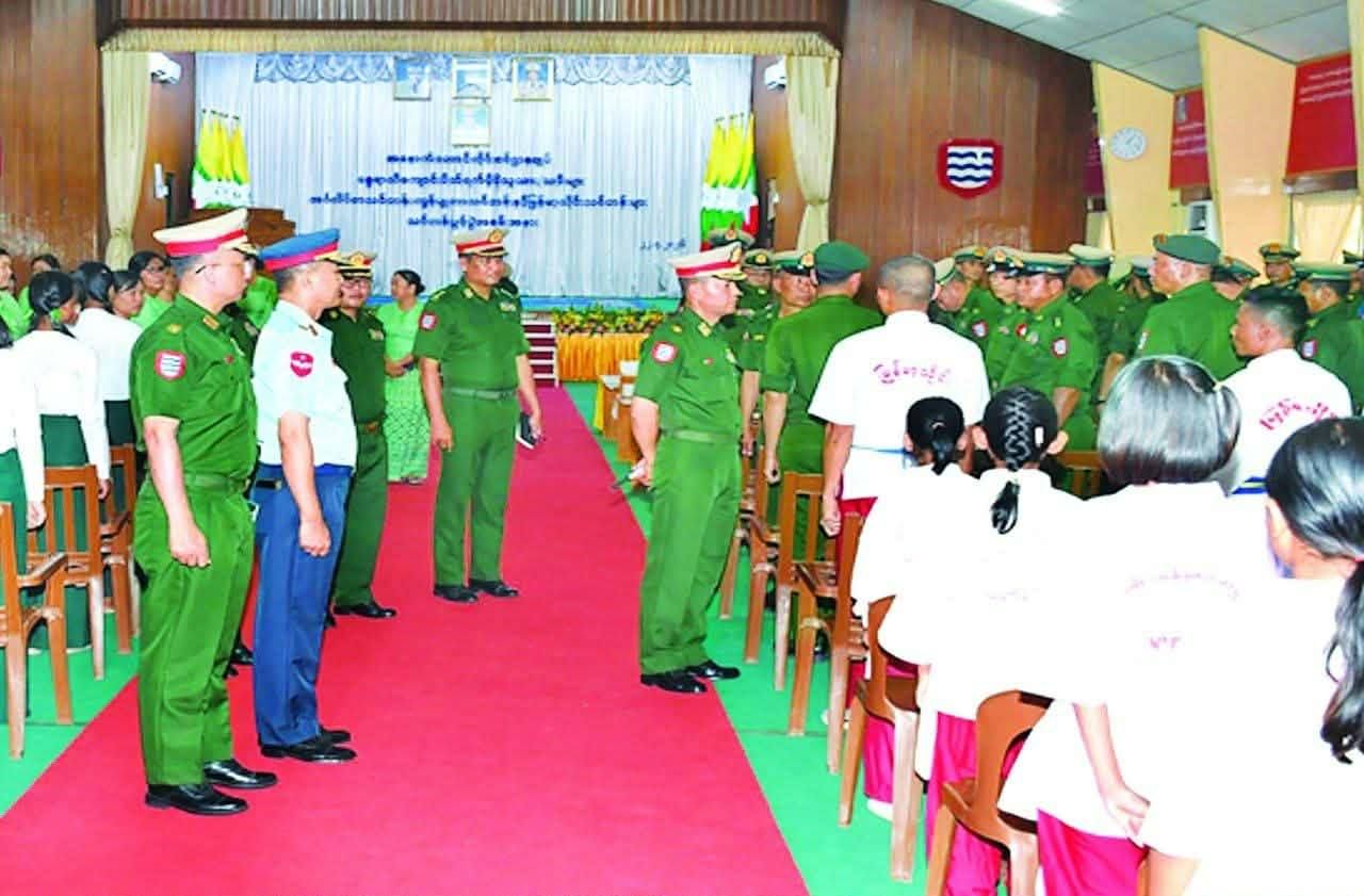 အနောက်တောင်တိုင်းစစ်ဌာနချုပ် တိုင်းမှူးနေရာ အပြောင်းအလဲလုပ်