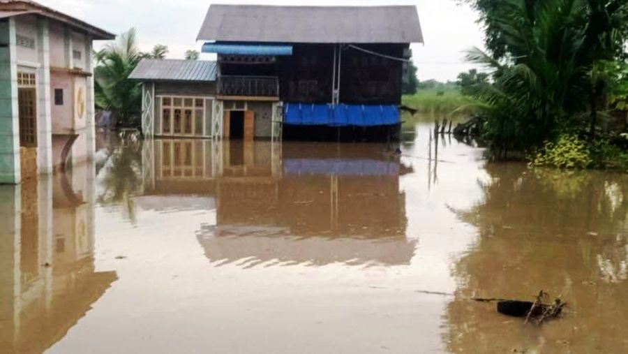 နေပြည်တော်မြို့နယ်တချို့တွင် မိုးသည်းထန်စွာ ရွာသွန်းပြီး နေအိမ်များ ရေနစ်မြုပ်
