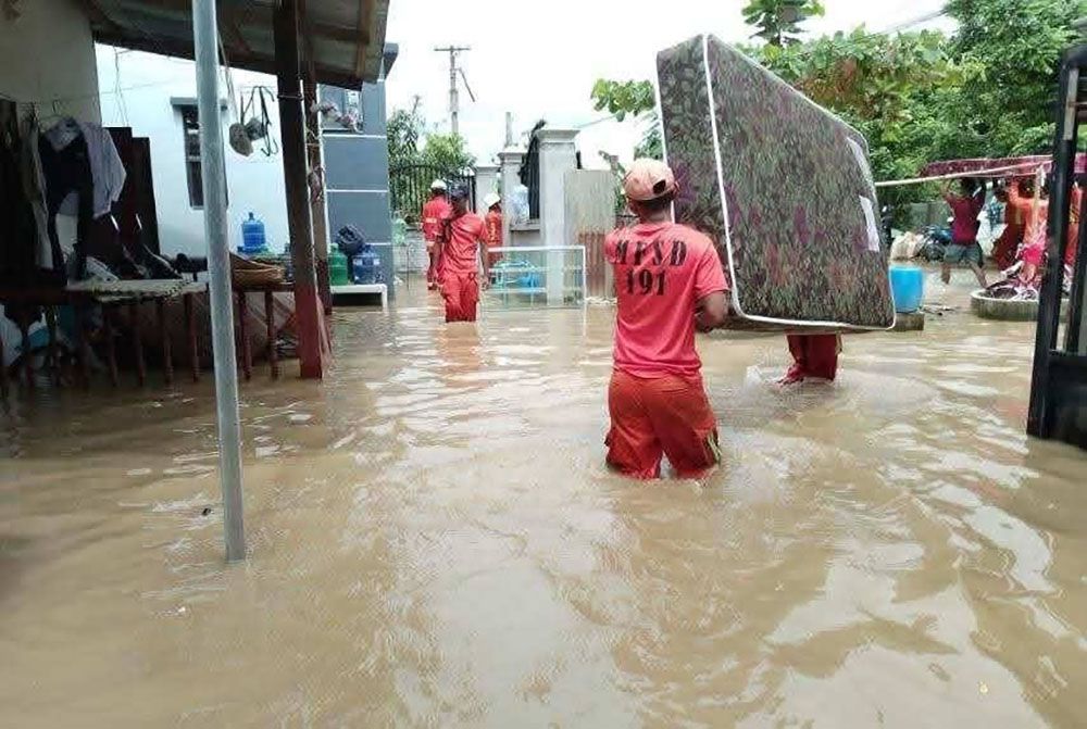 နေပြည်တော်တွင် ရေကြီးမှုကြောင့် လူငယ် ၁ ဦး ဓာတ်လိုက်သေဆုံး၊ အိမ်အများအပြား ရေမြုပ်နေ