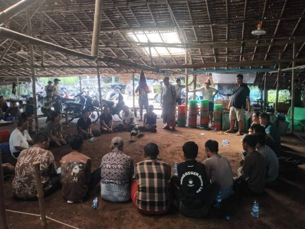 Photo : ရဲတပ်ဖွဲ့နှင့် နီးစပ်သူ