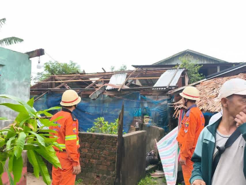 ဥက္ကံမြို့၌ လေဆင်နှာမောင်းတိုက်ပြီး နေအိမ် ၁၂ လုံးပျက်စီး