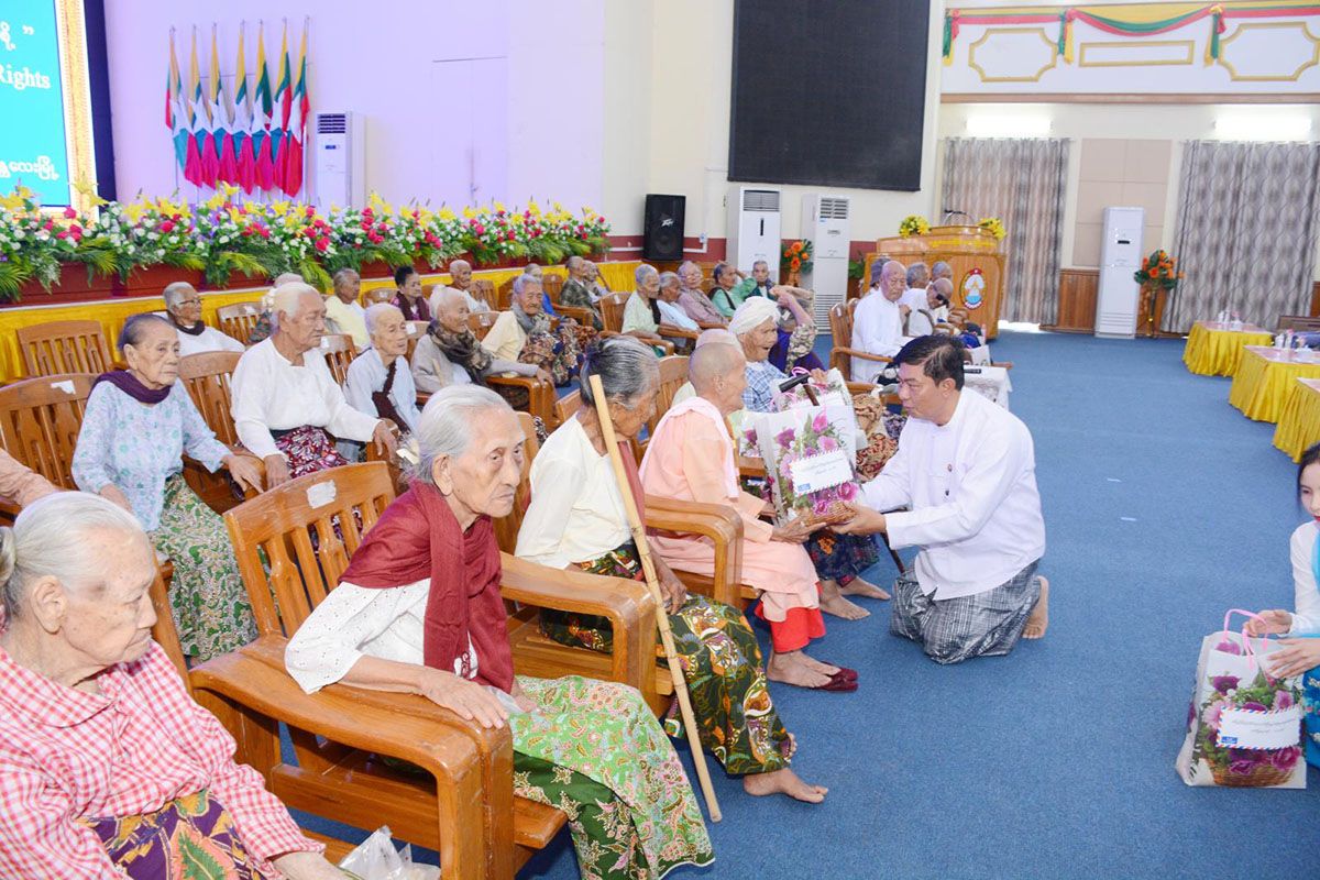 မန္တလေးတွင်ကျင်းပသည့် အပြည်ပြည်ဆိုင်ရာသက်ကြီးရွယ်အိုများနေ့ အခမ်းအနား။ (Photo: MOI)