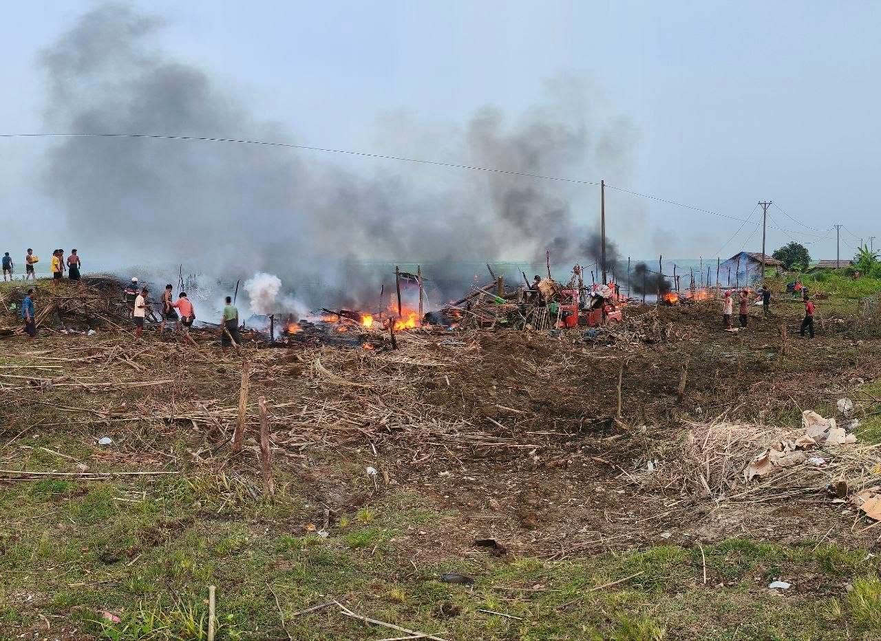 ပုဏ္ဏားကျွန်း စစ်ရှောင်စခန်းကို စစ်တပ်ဗုံးကြဲ၊ ပြည်သူ ၁ ဦး သေဆုံးပြီး ၄ ဦး ဒဏ်ရာရ