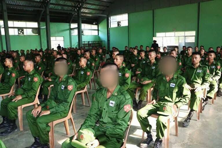 ဧရာဝတီတိုင်းအတွင်း စစ်မှုထမ်းလူငယ်များ။ Photo: NK