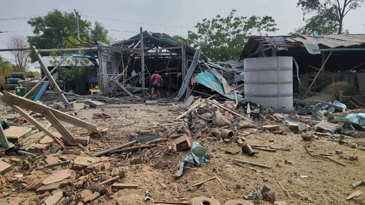 ဖလံကိုင်း ရေနံမှော်ကို စစ်တပ် ဗုံးကြဲ၊ တော်လှန်ရေးတပ်ဖွဲ့ဝင် ၆ ဦး ကျဆုံး၊ ဒဏ်ရာရသူ များပြား