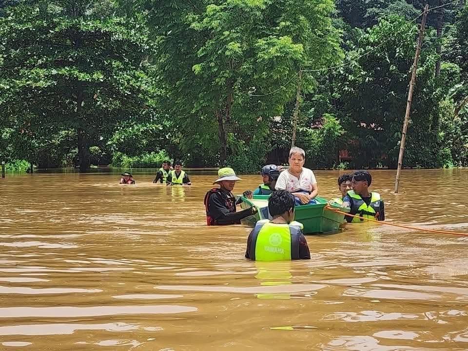 ဘားအံမြို့ ရပ်ကွက်အချို့ ရေဝင်ပြီး ပြည်သူ ၁,၀၀၀ ကျော် ကယ်ဆယ်ရေးစခန်း၌ ခိုလှုံ 