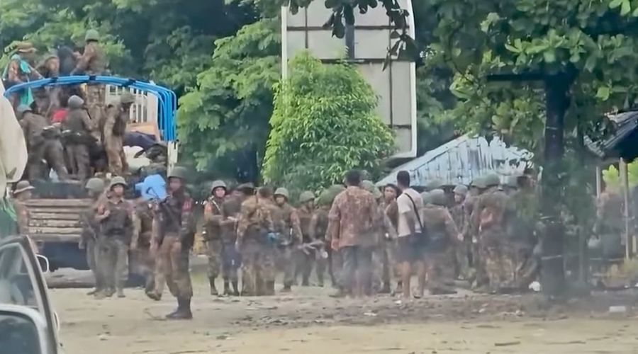 လုံးခင်းနှင့် မှော်စီစာတဝိုက်တွင် စစ်တပ်က  ပြည်သူများထံမှ ပစ္စည်းဥစ္စာများ လုယူနေ