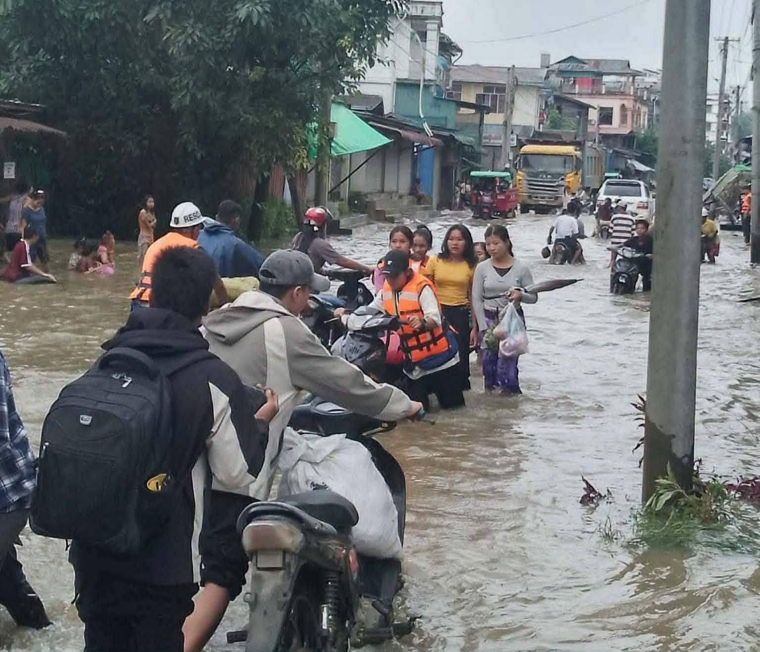 ဥရုချောင်းရေတက်သဖြင့် ဖားကန့်တွင် ရေထပ်ကြီး 
