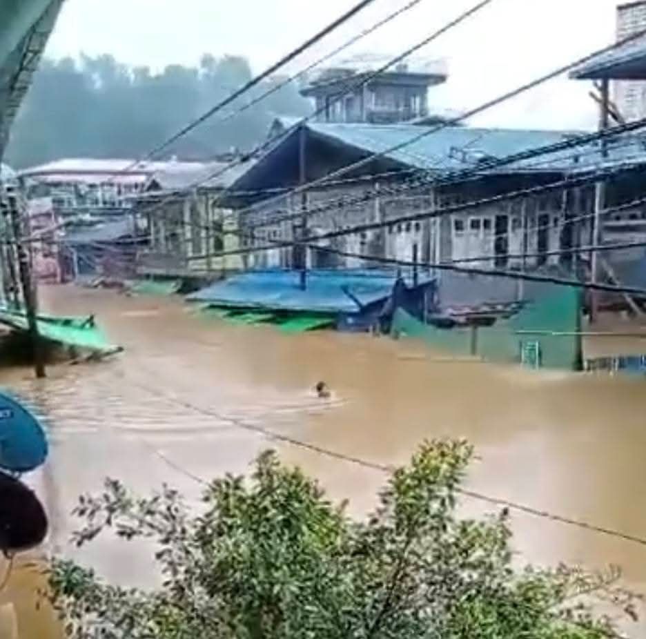 ဖားကန့်တွင် ရေကြီးမြေပြိုနေ