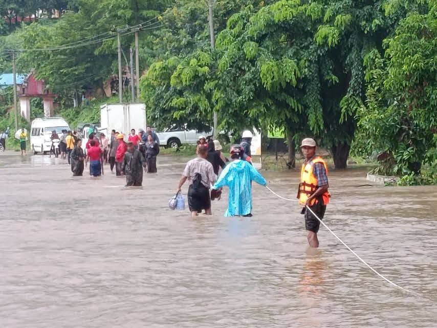 ပျဉ်းမနား-တောင်ညို ကားလမ်း ရေကြီးနစ်မြုပ်ပြီး ယာဉ်များ သွားမရ
