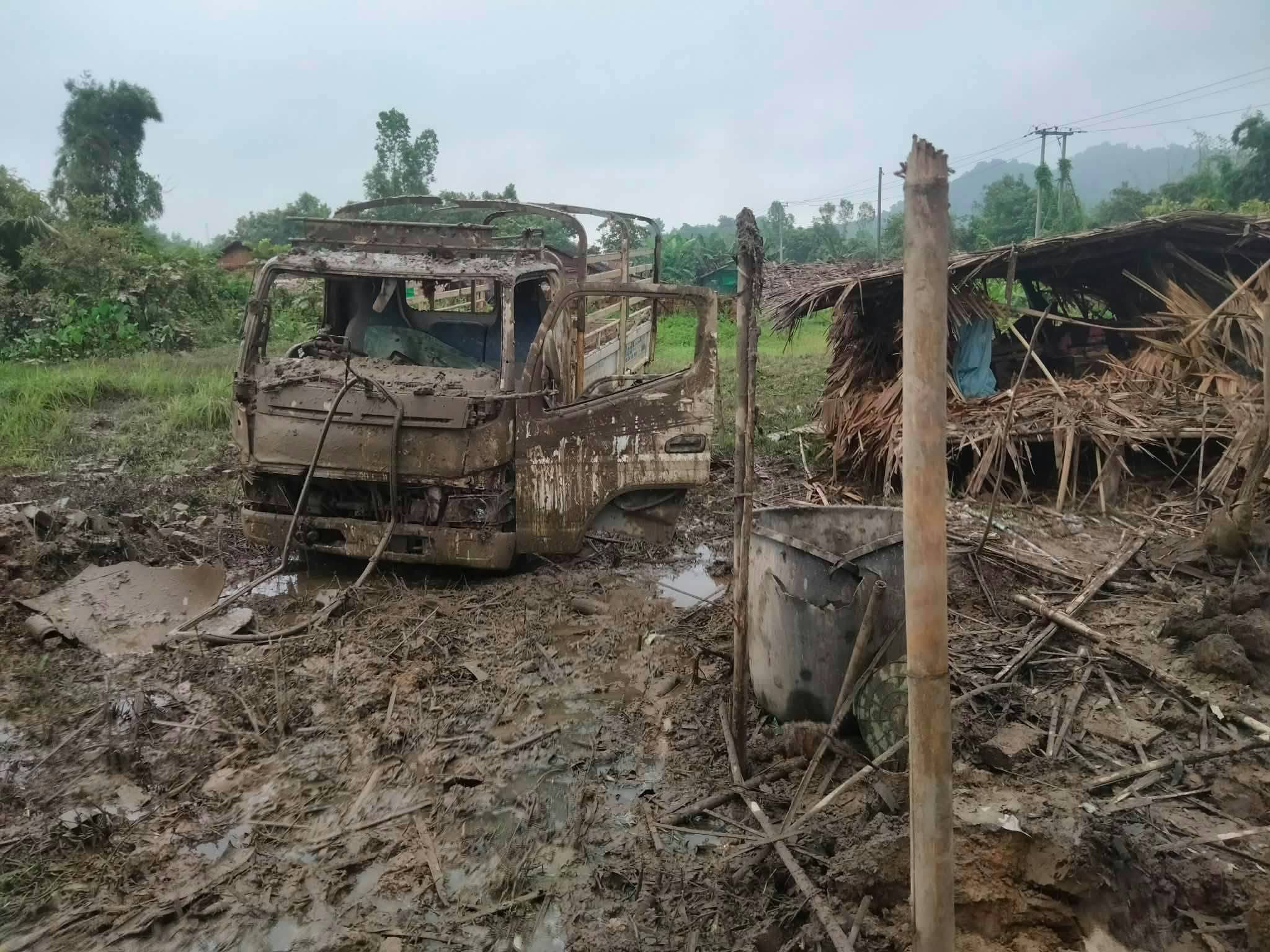 ရခိုင်ပြည်နယ်အတွင်း စစ်တပ်က ဗုံးအများအပြားကြဲချ၊ ဒေသခံများ ထိခိုက်သေဆုံး 