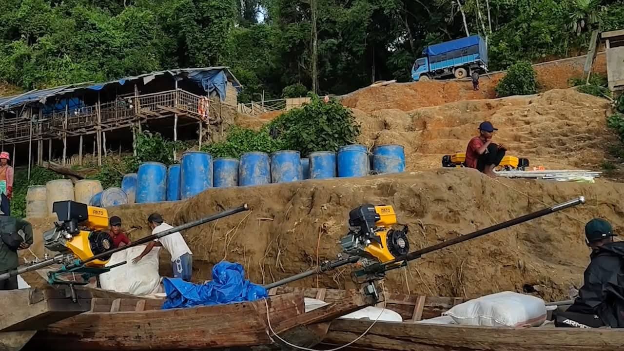 အိန္ဒိယနယ်စပ်တွင် ရခိုင်နှင့် ချင်းသို့ ပို့မည့် စက်သုံးဆီများ ဖမ်းဆီးခံနေရ