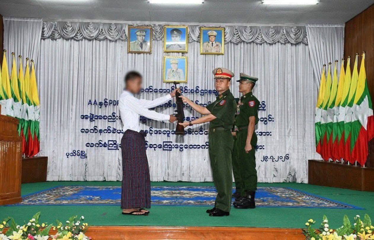 AA နှင့် PDF အဖွဲ့ဝင် ၃၂  ဦး လက်နက်နှင့်အတူ ပြန်ဝင်လာဟု စစ်အာဏာရှင်ဝါဒဖြန့်  