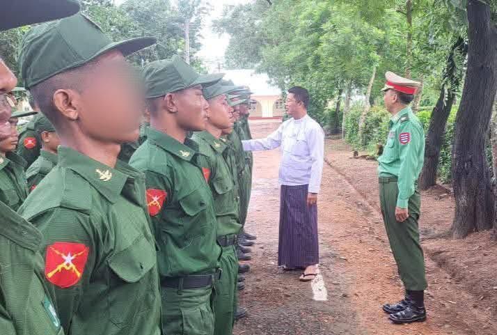 ဧရာဝတီတိုင်းအတွင်း စစ်မှုထမ်းလူငယ်များ။ Photo: NK