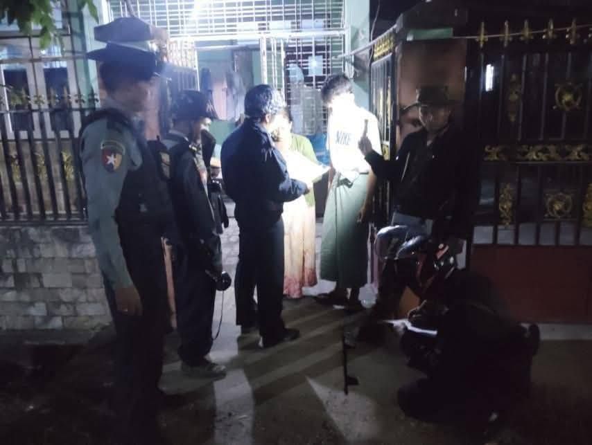 ရွှေဘို၌ လာဘ်ငွေပေးနေရသော်လည်း အလုပ်သမားများ ပေါ်တာဆွဲခံရမည်ဟု စစ်တပ် ခြိမ်းခြောက်
